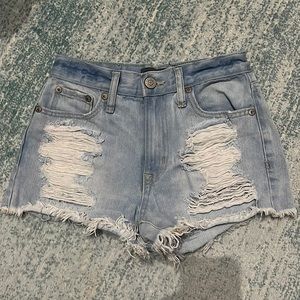 AÉROPOSTAL. Jean shorts. “Aero Cheeky Short” Silver Buttons